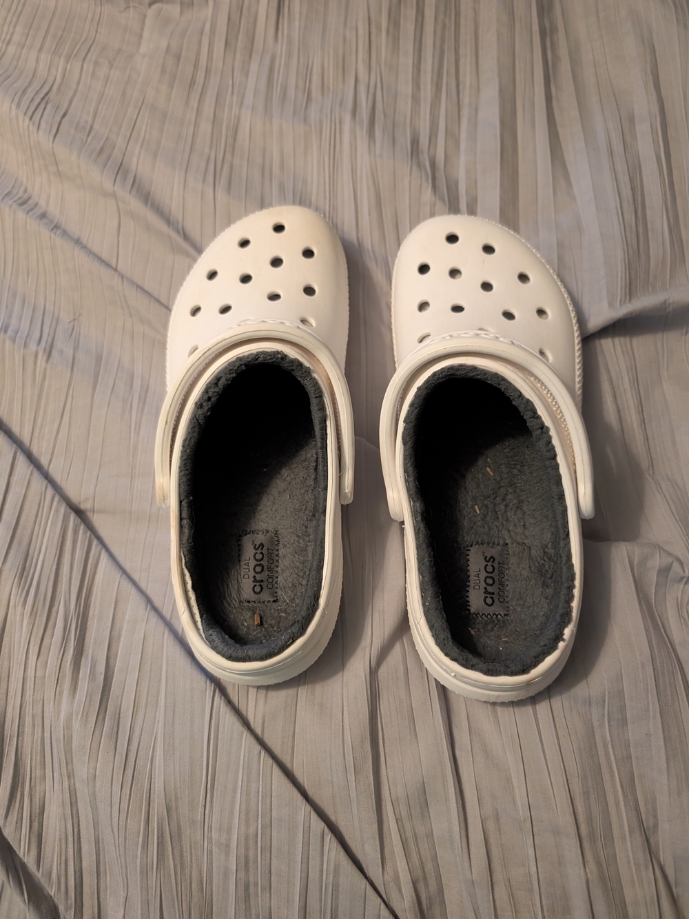 CROCS White Fleece-Lined Clogs